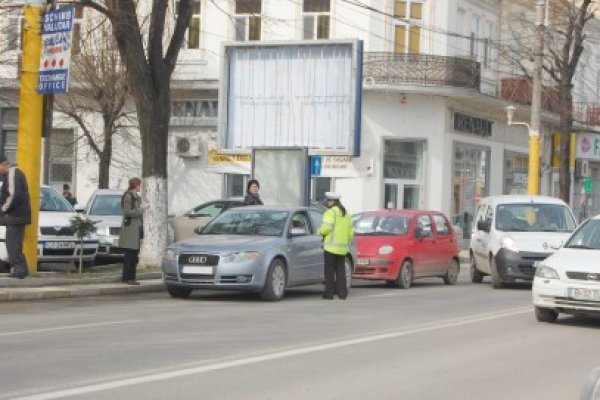 Fără permis, la volanul unei maşini cu numere false